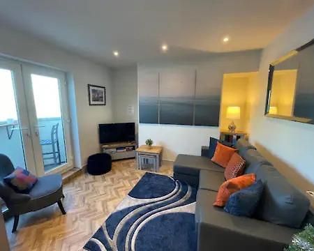 Spectacular 2 Bedroom Balcony Sea View Flat Скарбъро Екстериор снимка