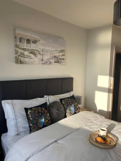 Spectacular 2 Bedroom Balcony Sea View Flat Скарбъро Екстериор снимка