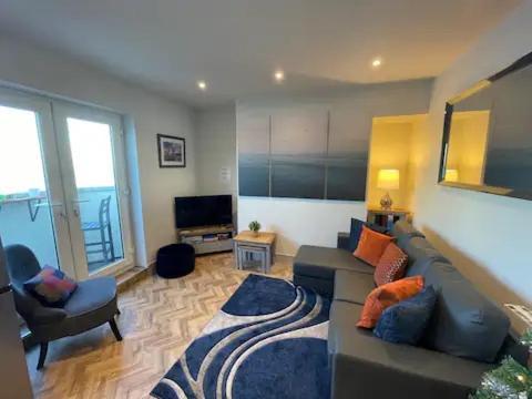 Spectacular 2 Bedroom Balcony Sea View Flat Скарбъро Екстериор снимка
