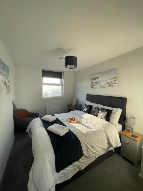 Spectacular 2 Bedroom Balcony Sea View Flat Скарбъро Екстериор снимка