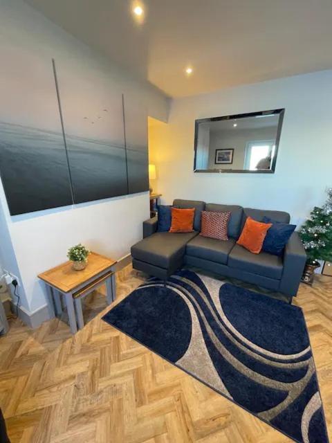 Spectacular 2 Bedroom Balcony Sea View Flat Скарбъро Екстериор снимка