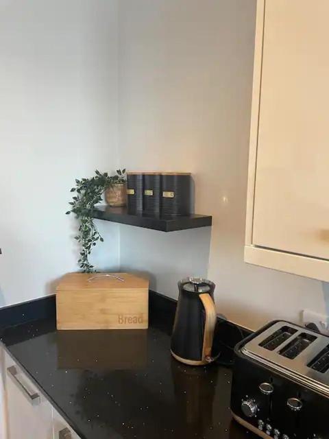 Spectacular 2 Bedroom Balcony Sea View Flat Скарбъро Екстериор снимка